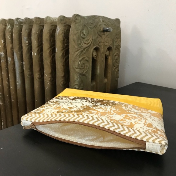 Gold Ribbon Zipper Pouch - Picture 5 of 8